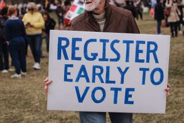 Sign that reads "Register Early to Vote".